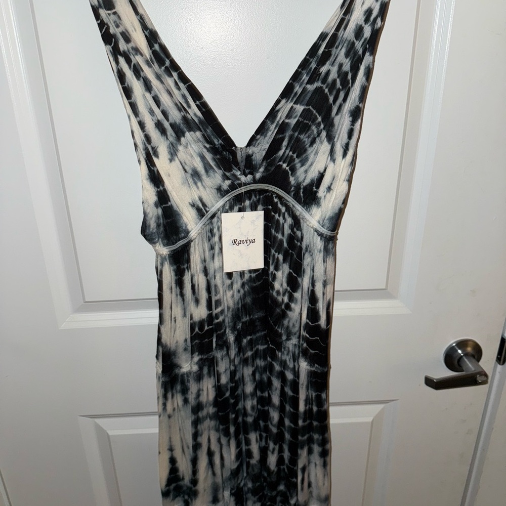 Raviya Black and White Plunge Neck Bodycon Maxi